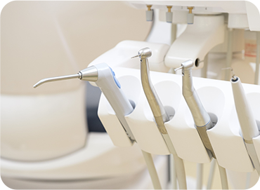 虫歯や歯周病の治療も可能