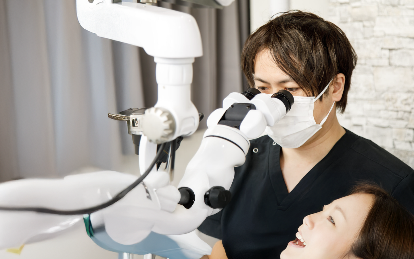 歯科医師の診療風景